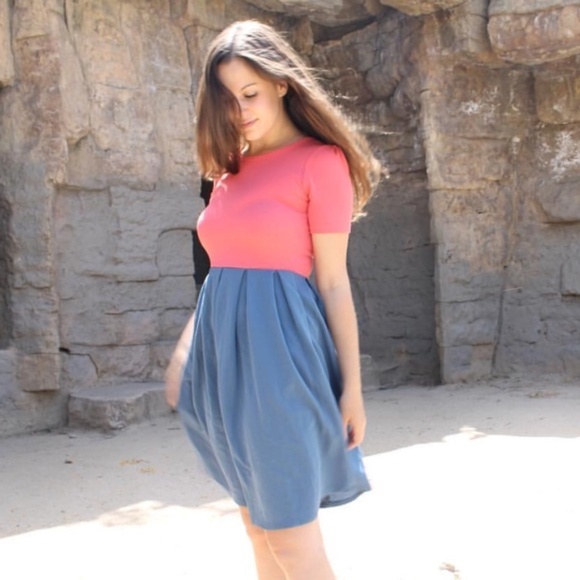 LuLaRoe Dresses & Skirts - LULAROE Amelia Dress Colorblock Coral Blue {T19}